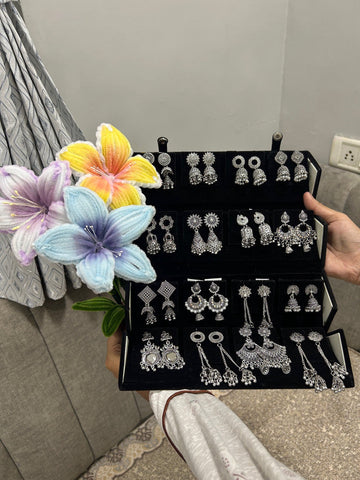 Jhumka box with 3 LILIES for her😋💗