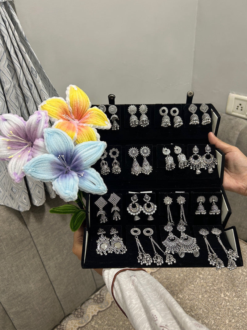 Jhumka box with 3 LILIES for her😋💗
