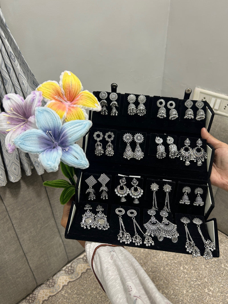 Jhumka box with 3 LILIES for her😋💗